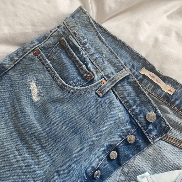 Levi’s Wedgie Shorts - Picture 4 of 4